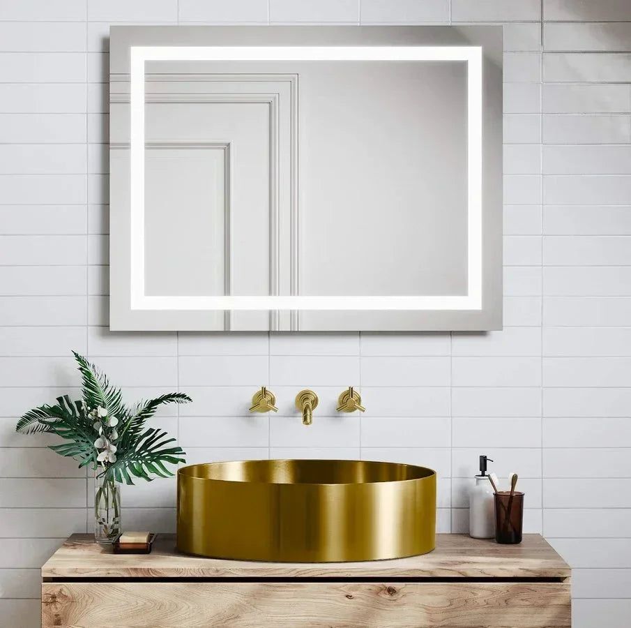 gouden waskom in de badkamer