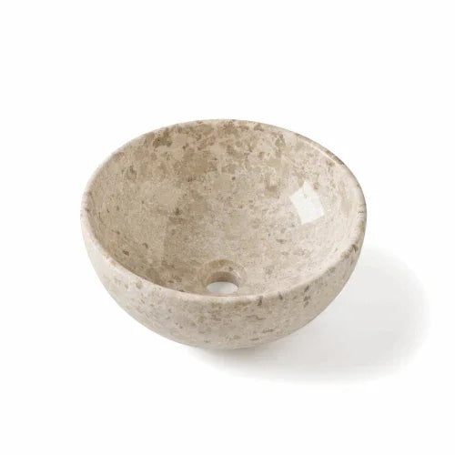een beige waskom voor buiten
