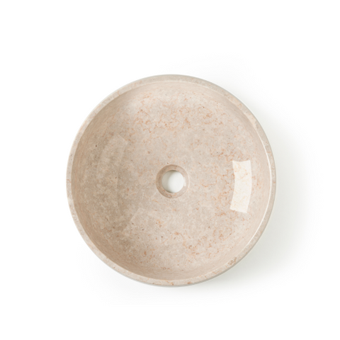 Beige natuursteen waskom 40x40x15cm in ronde vorm met zachte patroonstructuur en strakke rand, gefotografeerd als packshot op witte achtergrond.