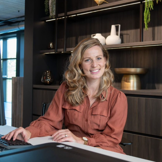 Klantenservicemedewerkster van Waskommenshop met headset