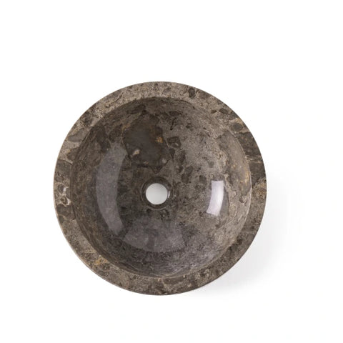 Ronde grijze natuurstenen waskom 40x40x15cm met gepolijste afwerking en centrale afvoeropening, packshot op witte achtergrond.