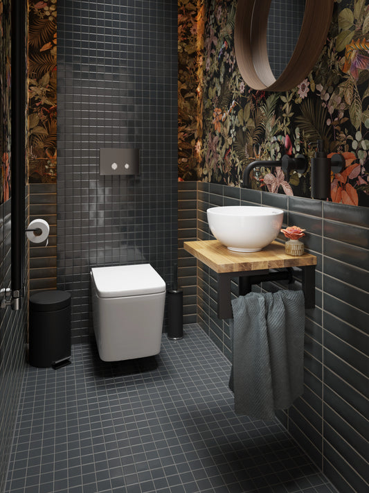 witte keramische waskom in toilet op houten plank met zwarte inbouwkraan